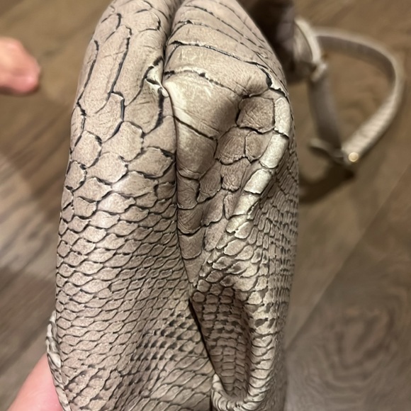 Marc Jacobs messenger faux python handbag - Picture 5 of 12